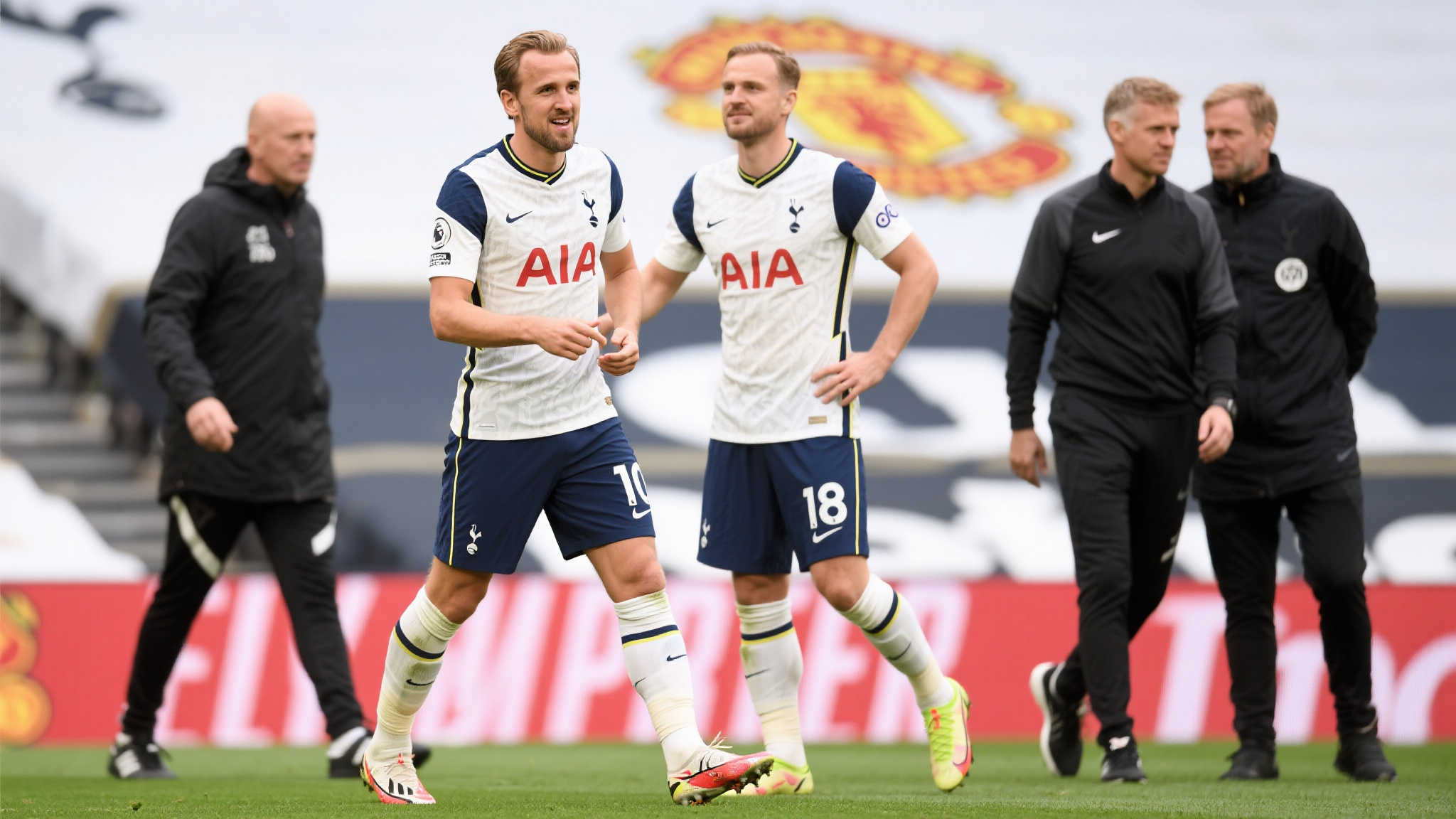 曼联6300万签姆贝莫达共识!奥纳纳坚守阵营,阿莫林无缘大马丁 曼联6300万签姆贝莫达共识!奥纳纳坚守阵营,阿莫林无缘大马丁