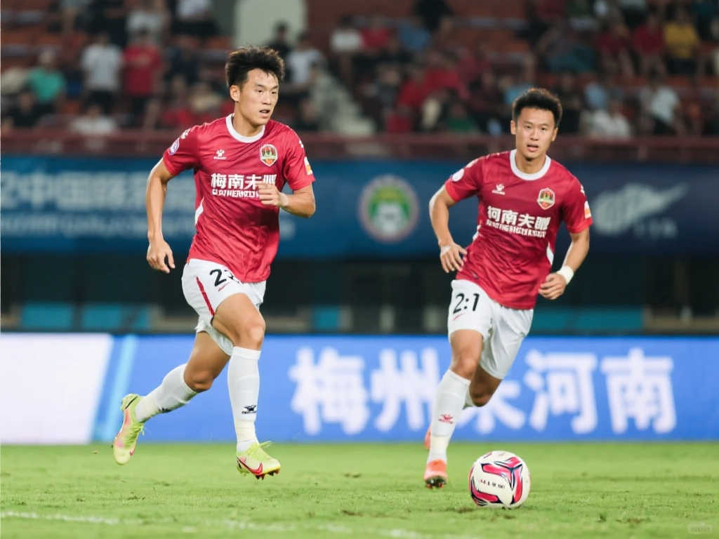 【中超】杨一虎双响纳萨里奥罚失点球 梅州客家险胜河南2-1